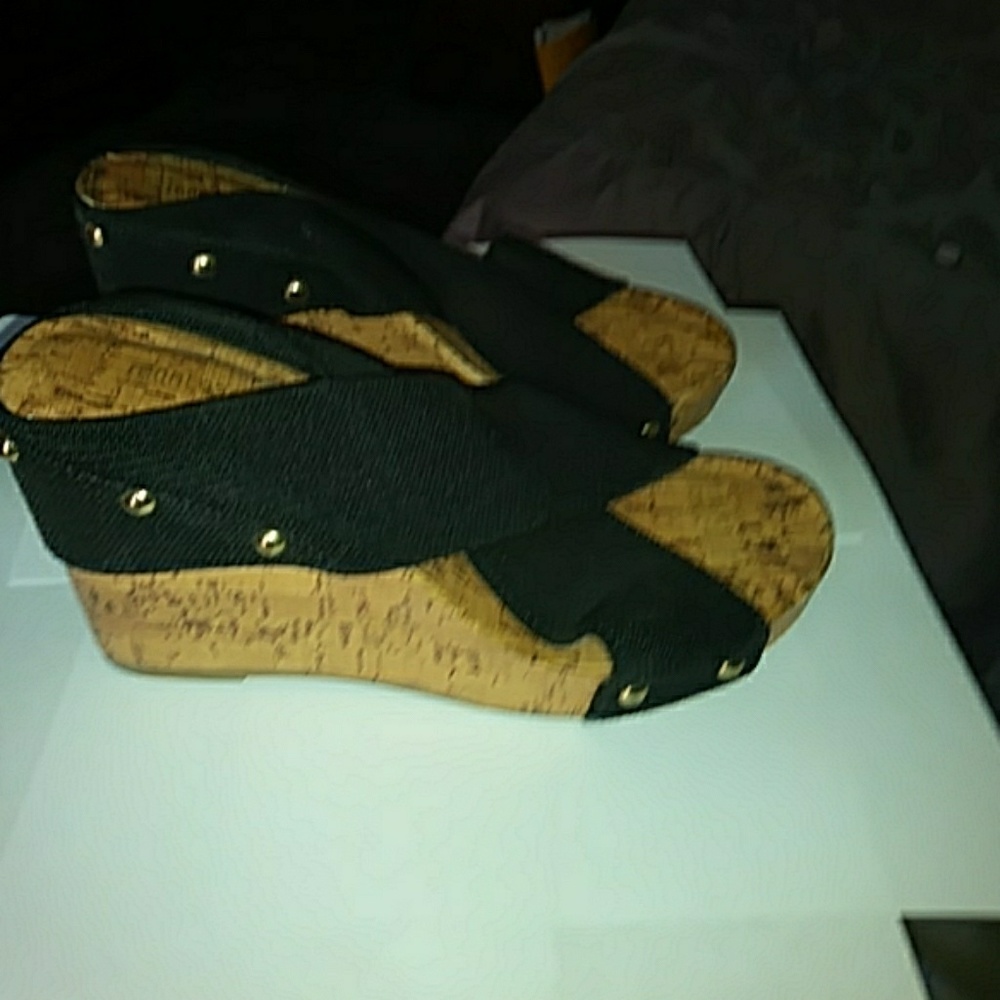 Black Wedges